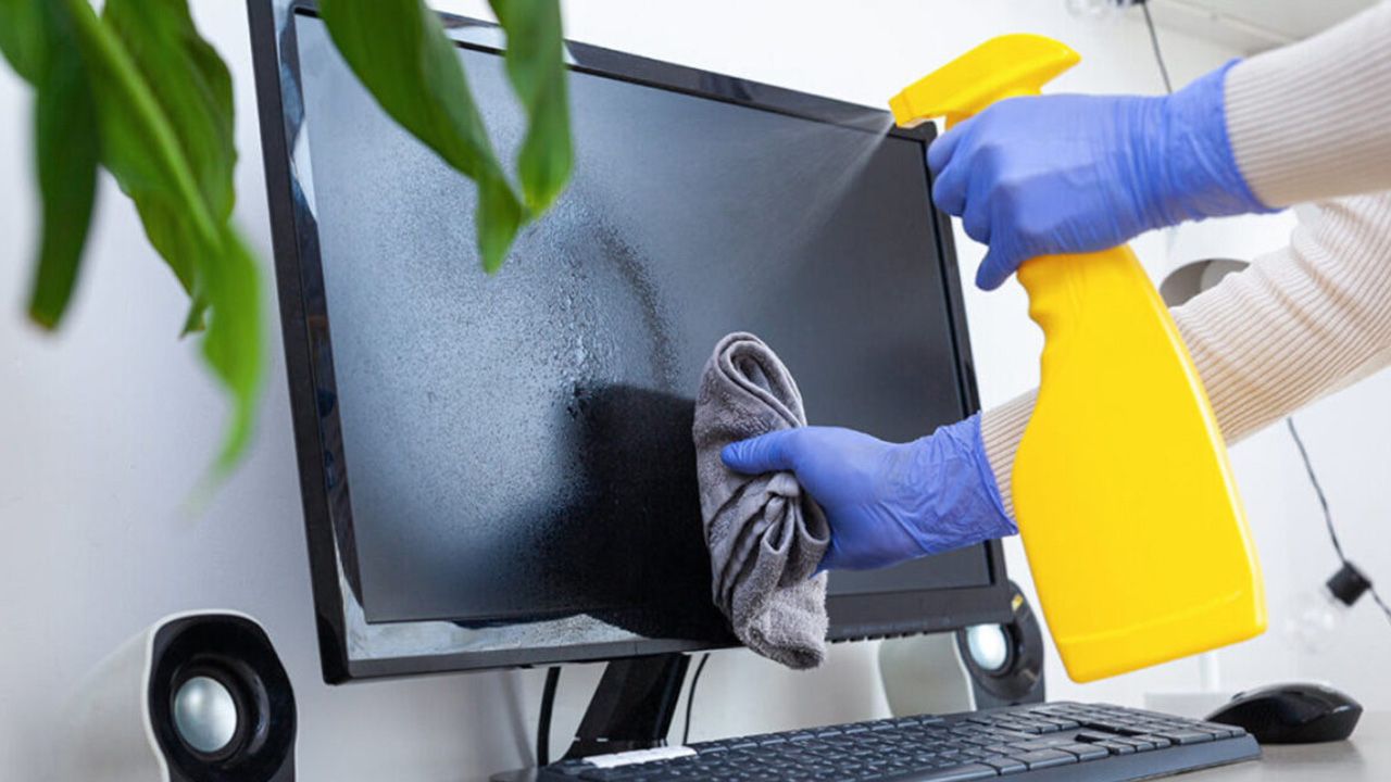 Top 5 tips to keep your workplace clean